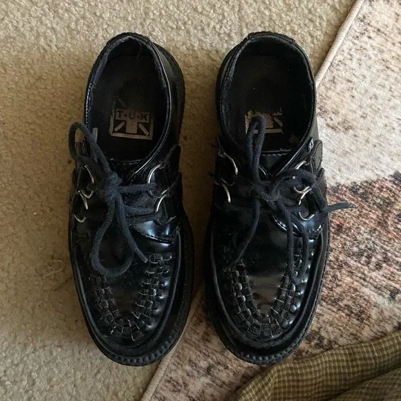 T.U.K. Black leather creepers platform shoes with lace-up detail - Picture 5 of 6